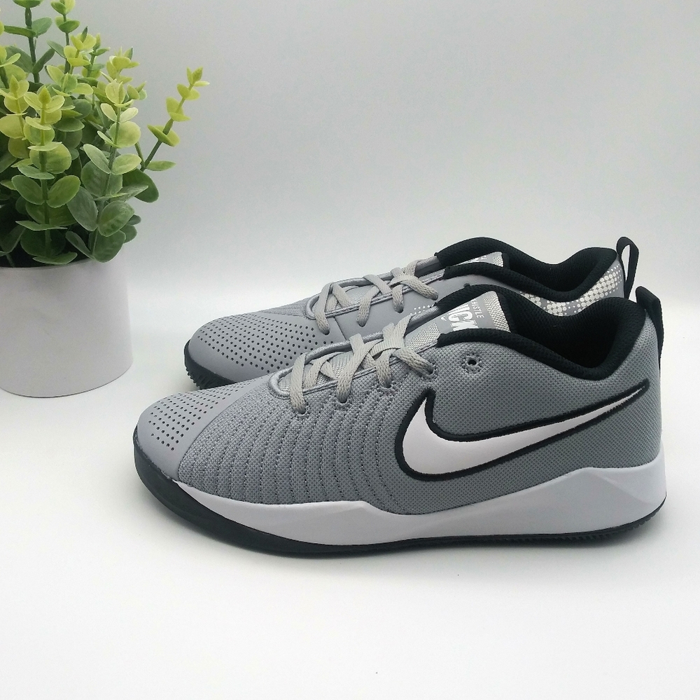 NIKE Hustle Quick Womens Sneakers